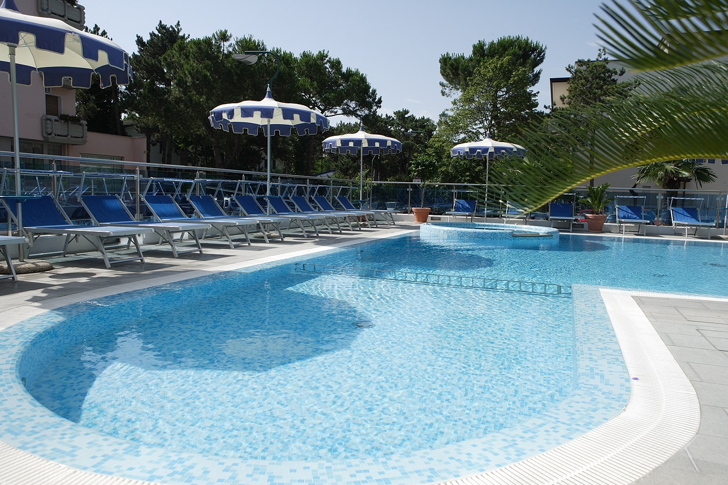 hotel 4 stelle a lignano con piscina esterna